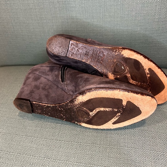 AGL Attilio Giusti Leombruni Suede Wedge bootie women’s size 36 US 6  GUC - Picture 8 of 8